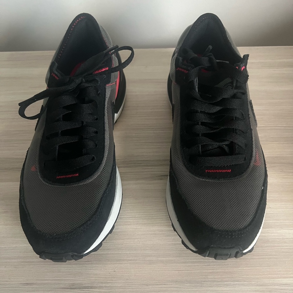 Gradeschool boy Nike Waffle One